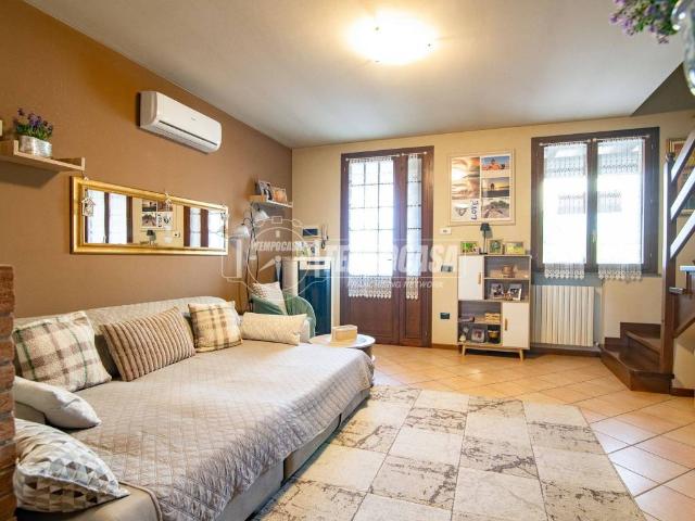 Villa Indipendente in vendita a Fornovo San Giovanni, Lombardia