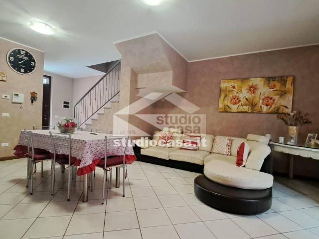 Villa Schiera in vendita a Fornovo San Giovanni, Lombardia