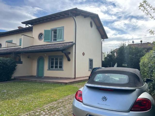 Villa Schiera in vendita a Vittoria Apuana, Forte Dei Marmi