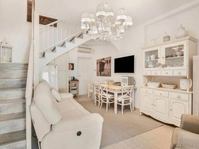 Villa Schiera in vendita a Roma Imperiale, Forte Dei Marmi