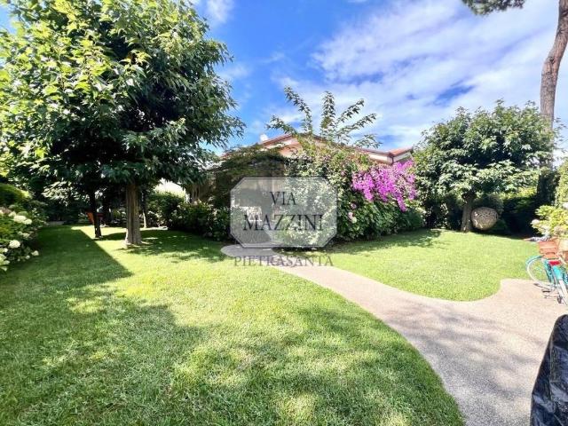 Villa Schiera in vendita a Vittoria Apuana, Forte Dei Marmi