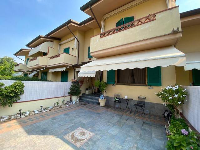 Villa Schiera in vendita a Vittoria Apuana, Forte dei Marmi