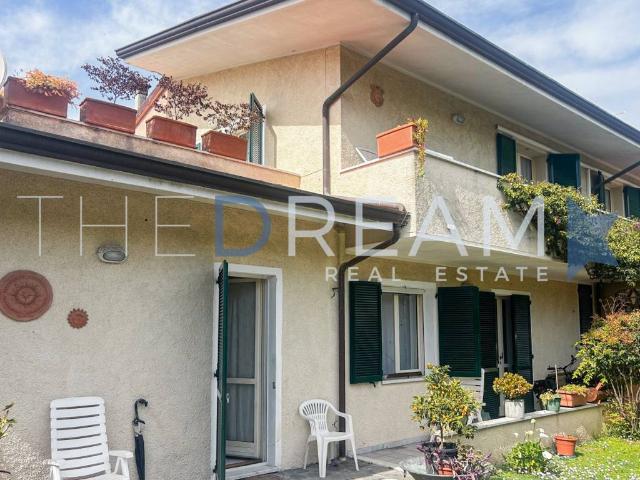 Villa Schiera in vendita a Roma Imperiale, Forte Dei Marmi