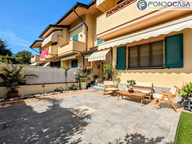 Villa Schiera in vendita a Vittoria Apuana, Forte Dei Marmi