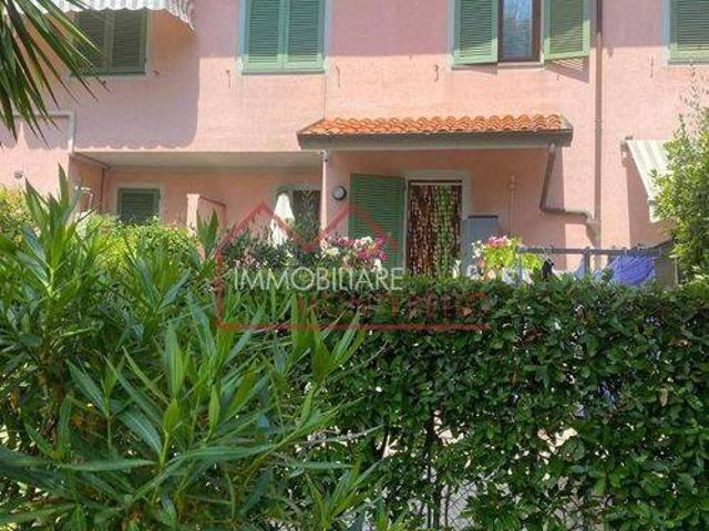 Villa Schiera in vendita a Vittoria Apuana, Forte dei Marmi