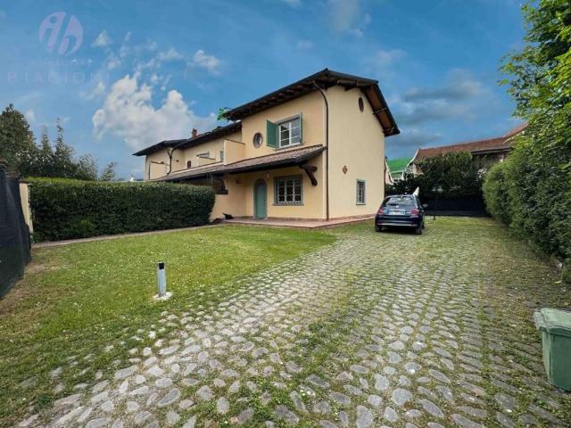 Villa Schiera in vendita a Vittoria Apuana, Forte Dei Marmi