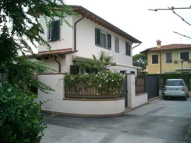 Villa Schiera in vendita a Roma Imperiale, Forte Dei Marmi
