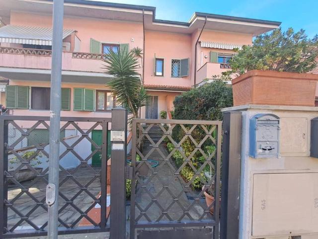 Villa Schiera in vendita a Vittoria Apuana, Forte Dei Marmi