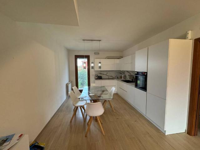 Villa Schiera in vendita a Palazzi, Frassinelle Polesine