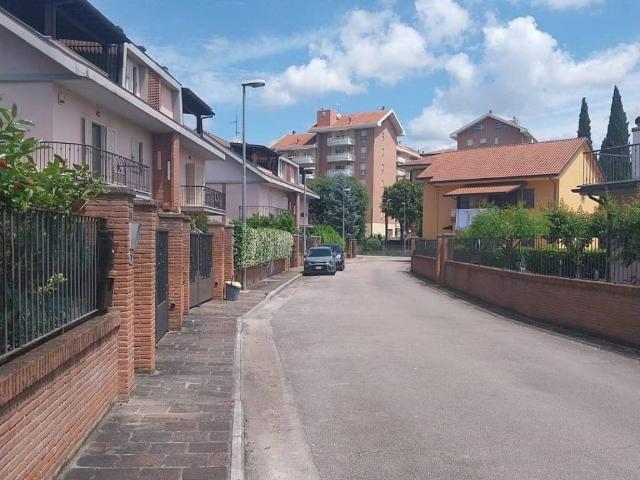 Villa Schiera in vendita a Frosinone, Lazio