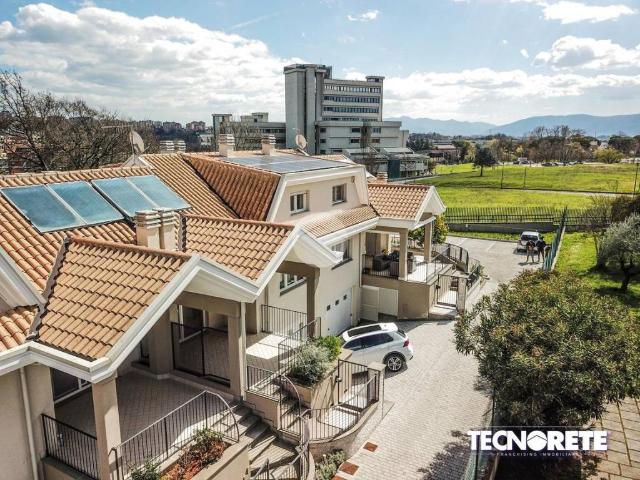 Villa Schiera in vendita a Frosinone, Lazio