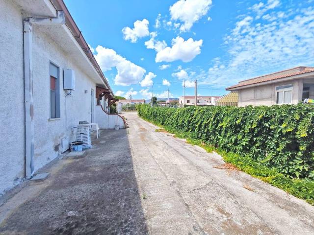 Villa Schiera in vendita a Villaggio Siena, Furnari