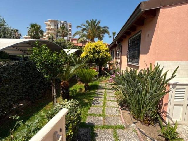 Villa Schiera in vendita a Sajatine, Furnari