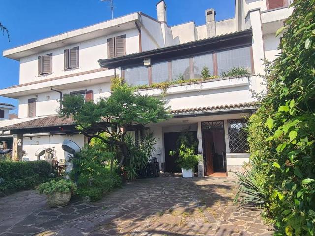 Villa Schiera in vendita a Unione dei Comuni I Fontanili, Gaggiano