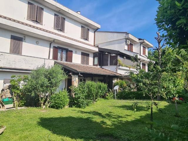 Villa Schiera in vendita a Unione dei Comuni I Fontanili, Gaggiano