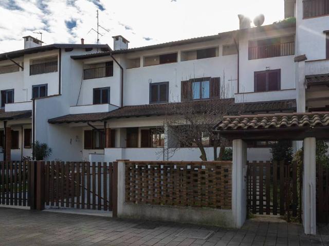 Villa Schiera in vendita a Unione dei Comuni I Fontanili, Gaggiano