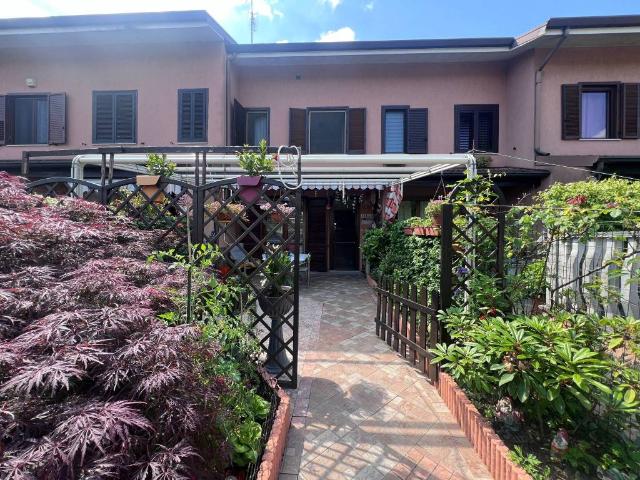 Villa Schiera in vendita a Santa Maria Rossa, Garbagnate Milanese