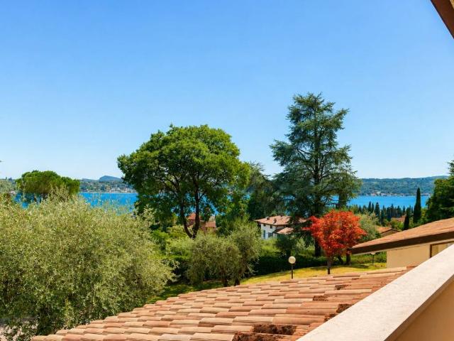 Villa Schiera in vendita a Comunità Montana Parco Alto Garda bresciano, Gardone Riviera
