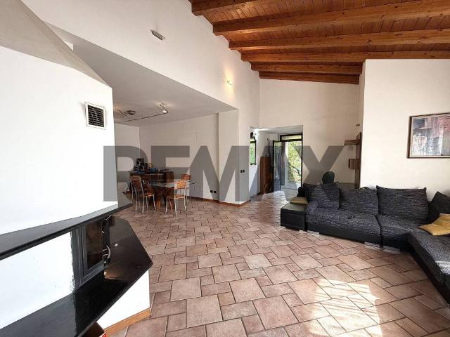 Villa Indipendente in vendita a Gazzada Schianno, Gazzada