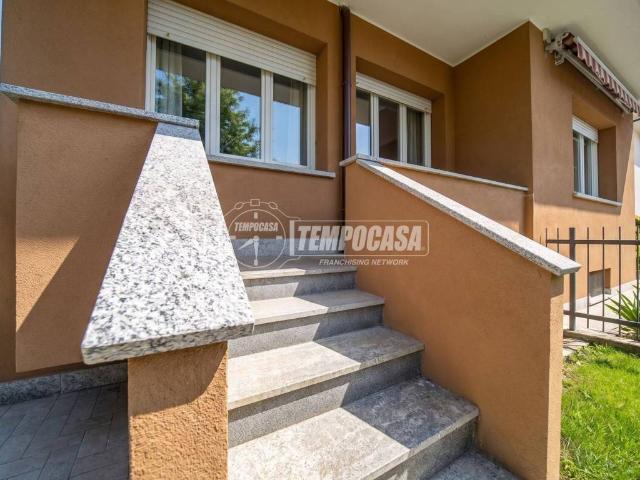 Villa Schiera in vendita a Schianno, Gazzada Schianno