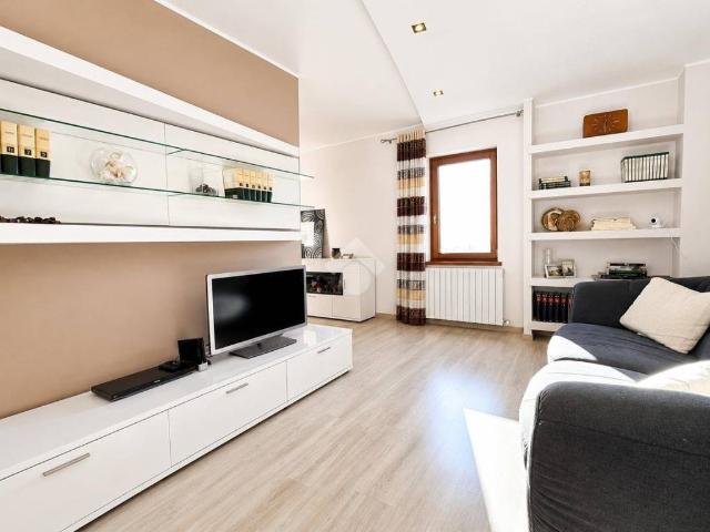 Villa Schiera in vendita a Maniaglia / Maniae, Gemona del Friuli / Glemone