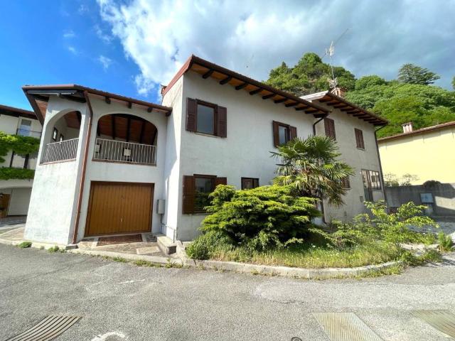 Villa Schiera in vendita a Gemona Del Friuli, Friuli-Venezia Giulia