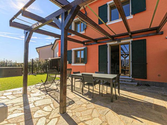 Villa Schiera in vendita a Val Polcevera, Serra Riccò