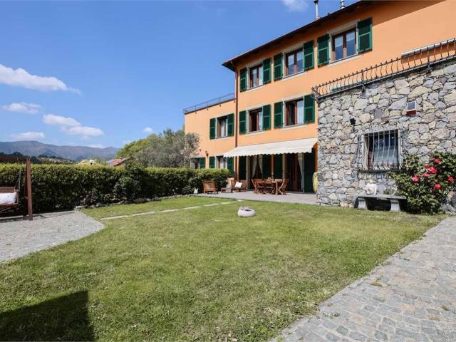 Villa Schiera in vendita a Val Polcevera, Serra Riccò