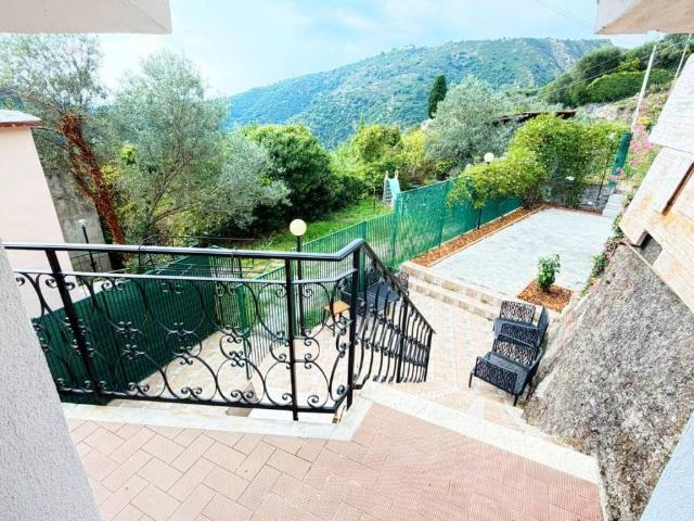 Villa Schiera in vendita a Premanico, Genova