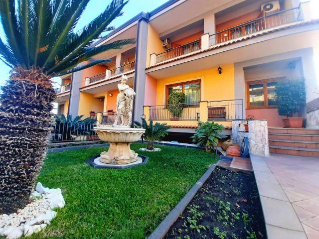 Villa Schiera in vendita a Giarre, Sicilia