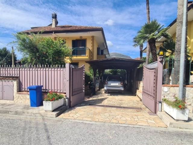 Villa Schiera in vendita a Giffoni Sei Casali, Campania