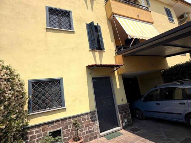 Villa Schiera in vendita a Giugliano in Campania, Napoli
