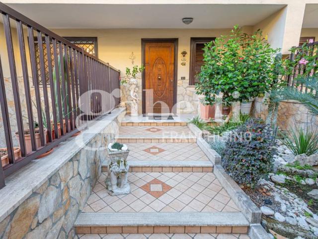 Villa Schiera in vendita a Giugliano in Campania, Napoli