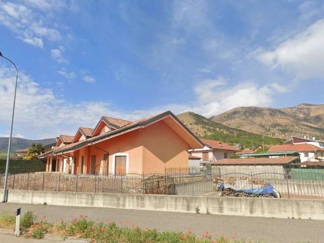 Villa Schiera in vendita a Unione Montana di Comuni delle Valli di Lanzo, Ceronda e Casternone, Piemonte