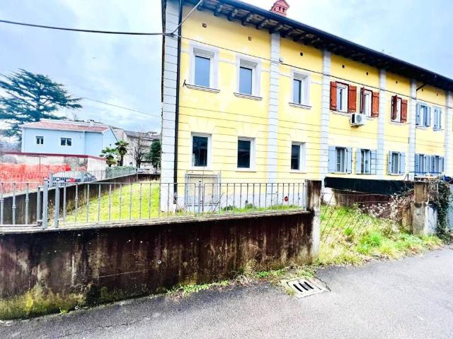 Villa Schiera in vendita a Piazzutta / Placuta, Gorizia