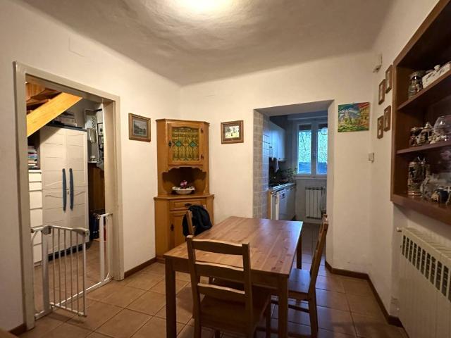 Villa Schiera in vendita a Lucinico / Ločnik / Luzinìs, Gorizia