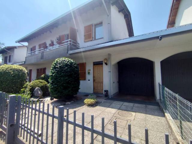 Villa Schiera in vendita a Prospiano, Gorla Minore