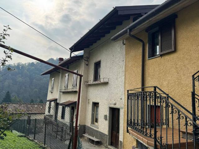 Villa Schiera in vendita a Gorno, Lombardia