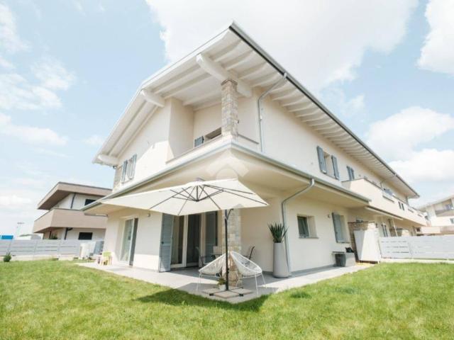 Villa Schiera in vendita a Grassobbio, Bergamo