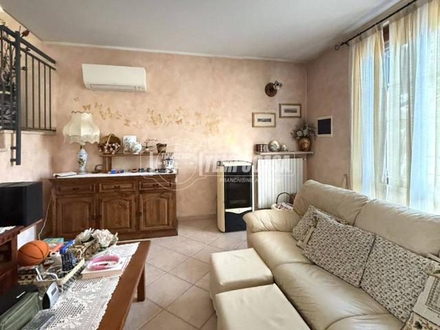 Villa Schiera in vendita a Gropello Cairoli, Pavia