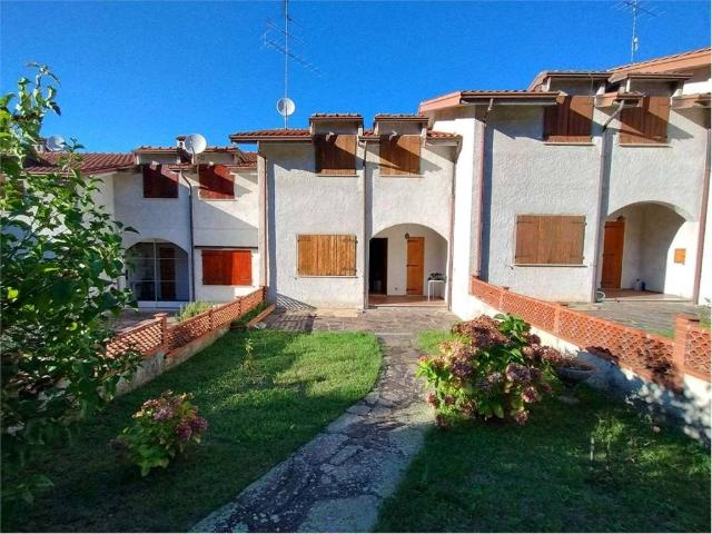 Villa Schiera in vendita a Gropparello, Reggio Emilia