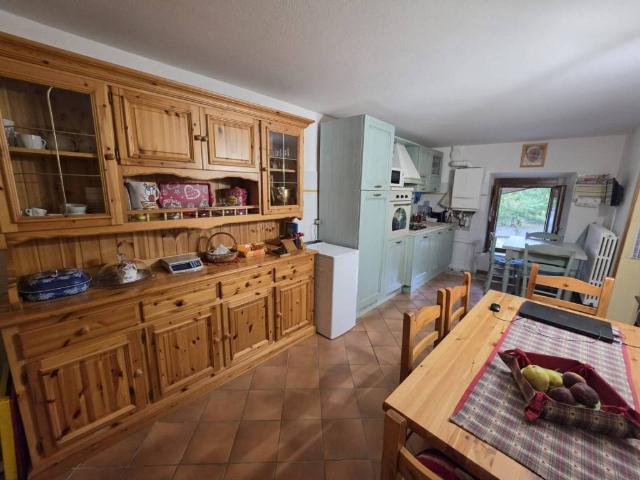 Villa Schiera in vendita a Gropparello, Reggio Emilia