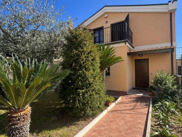 Villa Schiera in vendita a Zona Industriale Valtesino, Marche