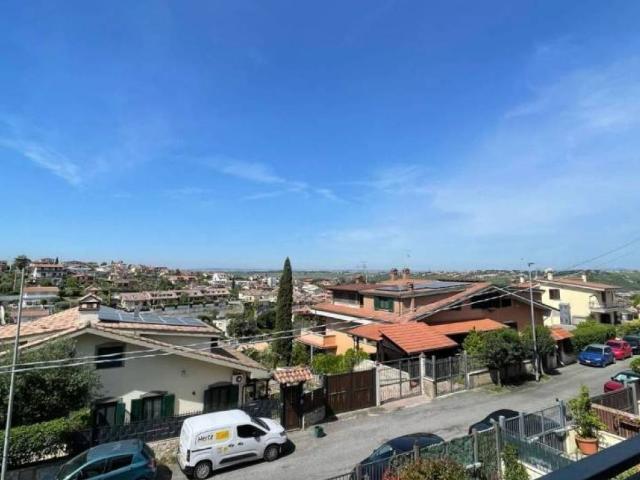 Villa Schiera in vendita a Colle Laghetto, Marco Simone