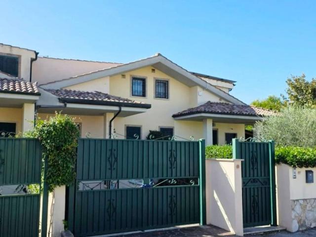 Villa Schiera in vendita a Guidonia Montecelio, Roma Capitale