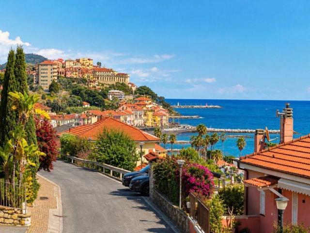 Villa Schiera in vendita a Poggi Inferiore, Imperia