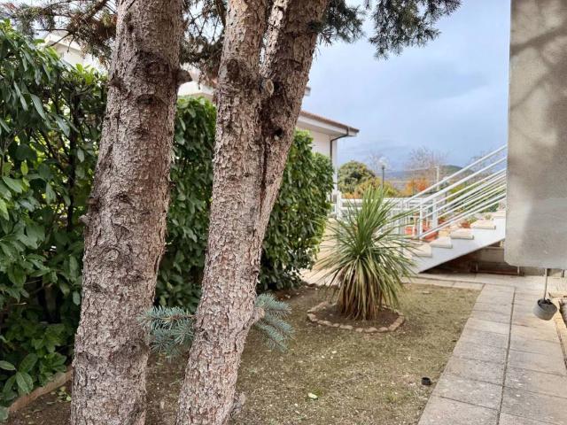 Villa Schiera in vendita a Introdacqua, Abruzzo