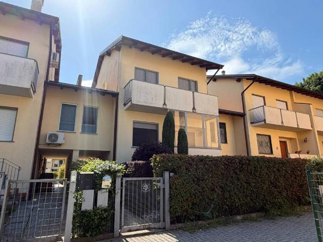 Villa Schiera in vendita a Inveruno, Lombardia