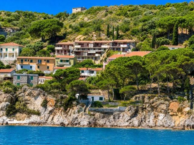 Villa Schiera in vendita a Isola del Giglio, Giglio Porto
