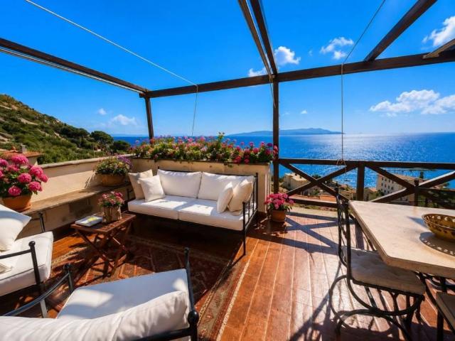 Villa Schiera in vendita a Isola del Giglio, Giglio Porto